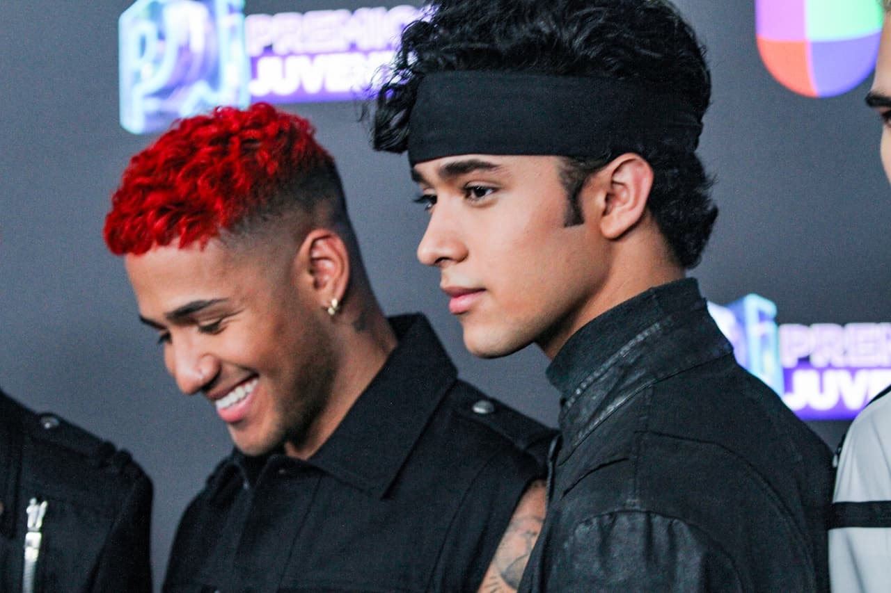 CNCO con su look moderno.