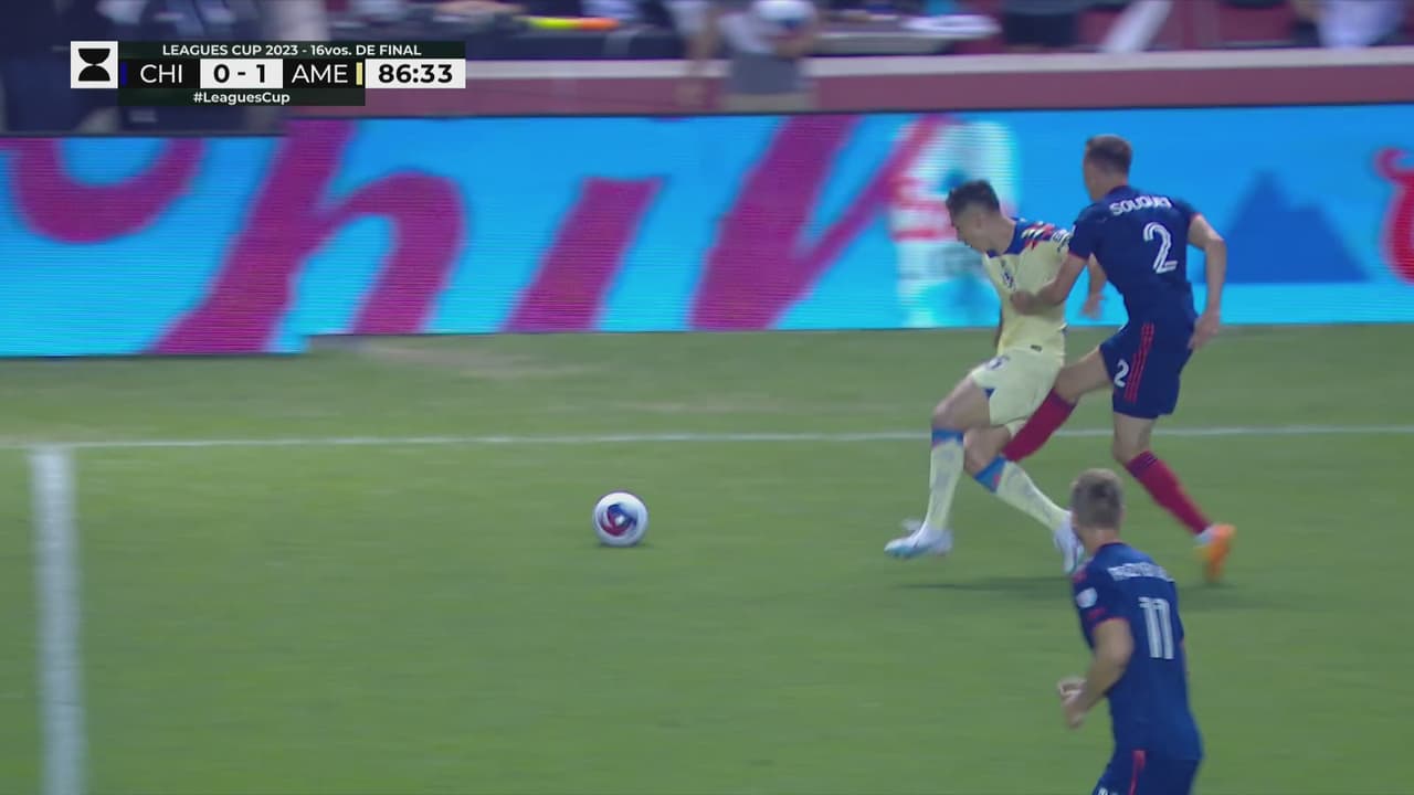 ¡Patada directa a Reyes y se queda en amarilla!