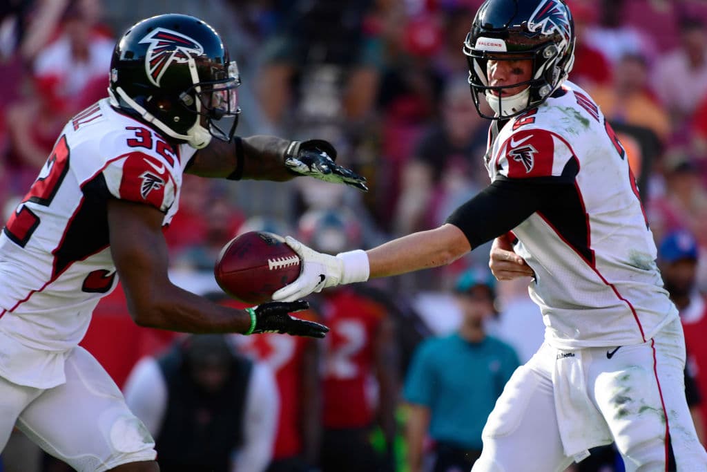 <b>14) Atlanta Falcons</b>. La línea defensiva de los Falcons es una prioridad a reparar en este equipo.