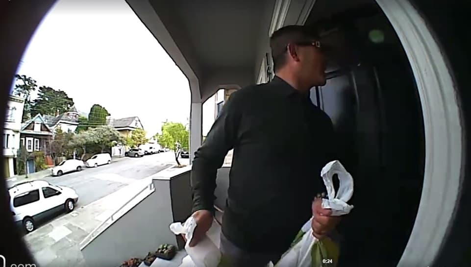 En video: una hispana pidió comida a domicilio pero llegó un repartidor con mal genio