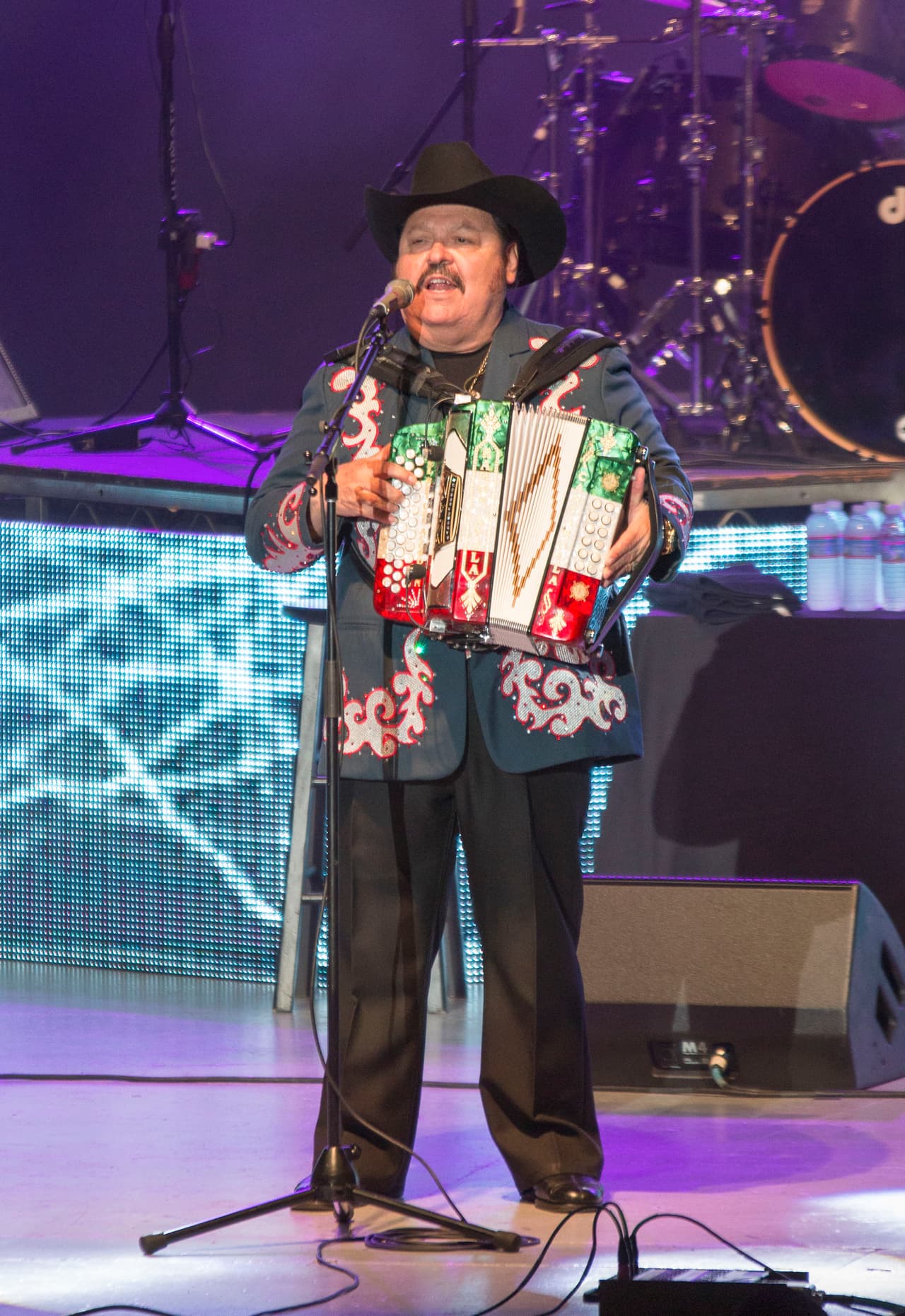 El intérprete de música regional no se queda quieto y ni con el paso de los años deja de trabajar.