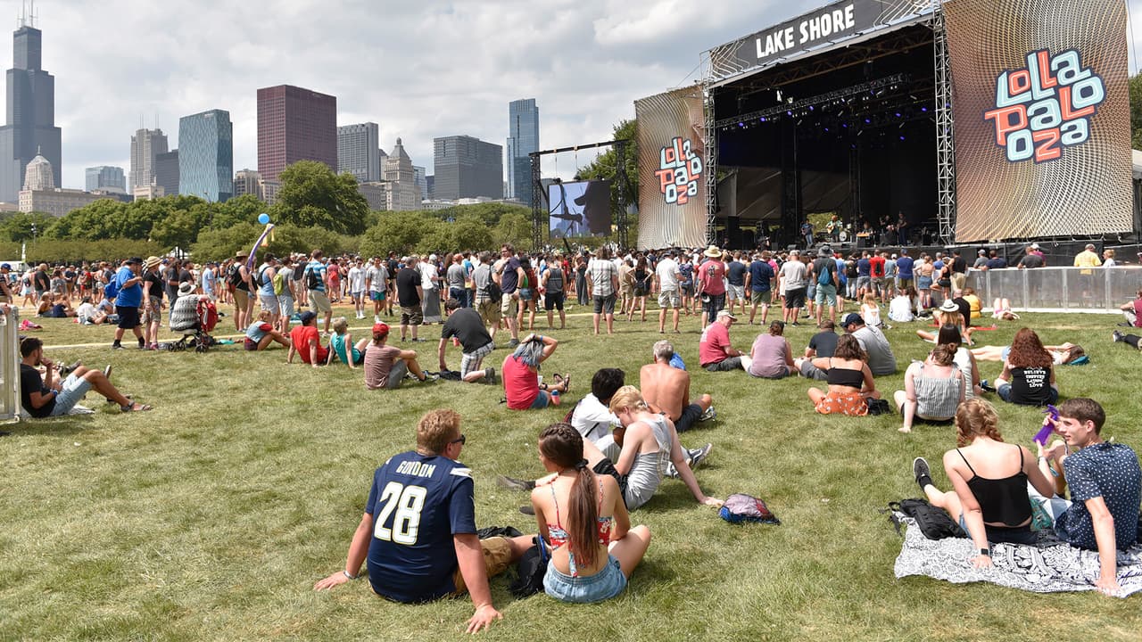 Los conciertos adicionales se llevan a cabo en una serie de espacios fuera de Grant Park 
<a href="https://www.lollapalooza.com/aftershows" target="_blank">que puedes consultar aquí</a>.