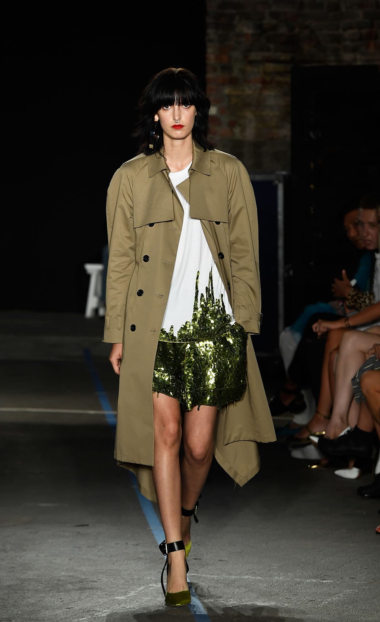 Los grandes centros comerciales de lujo lucharon por conseguir los derechos exclusivos para vender la primera colección, mientras la prensa se hacía en alabanzas hacia el dúo creativo. El influyente 
<a href="http://www.univision.com/entretenimiento/moda-de-celebridades/mucho-estilo-en-los-cfda-vogue-fashion-fotos">Council of Designers of America</a> les nominó para un premio por nuevo talento, al igual que 
<a href="http://www.woolmarkprize.com">Woolmark Company</a>. Fernando y Laura se han creado una potente red de contactos en la industria, y hasta ejercieron de consultores para Carolina Herrera.