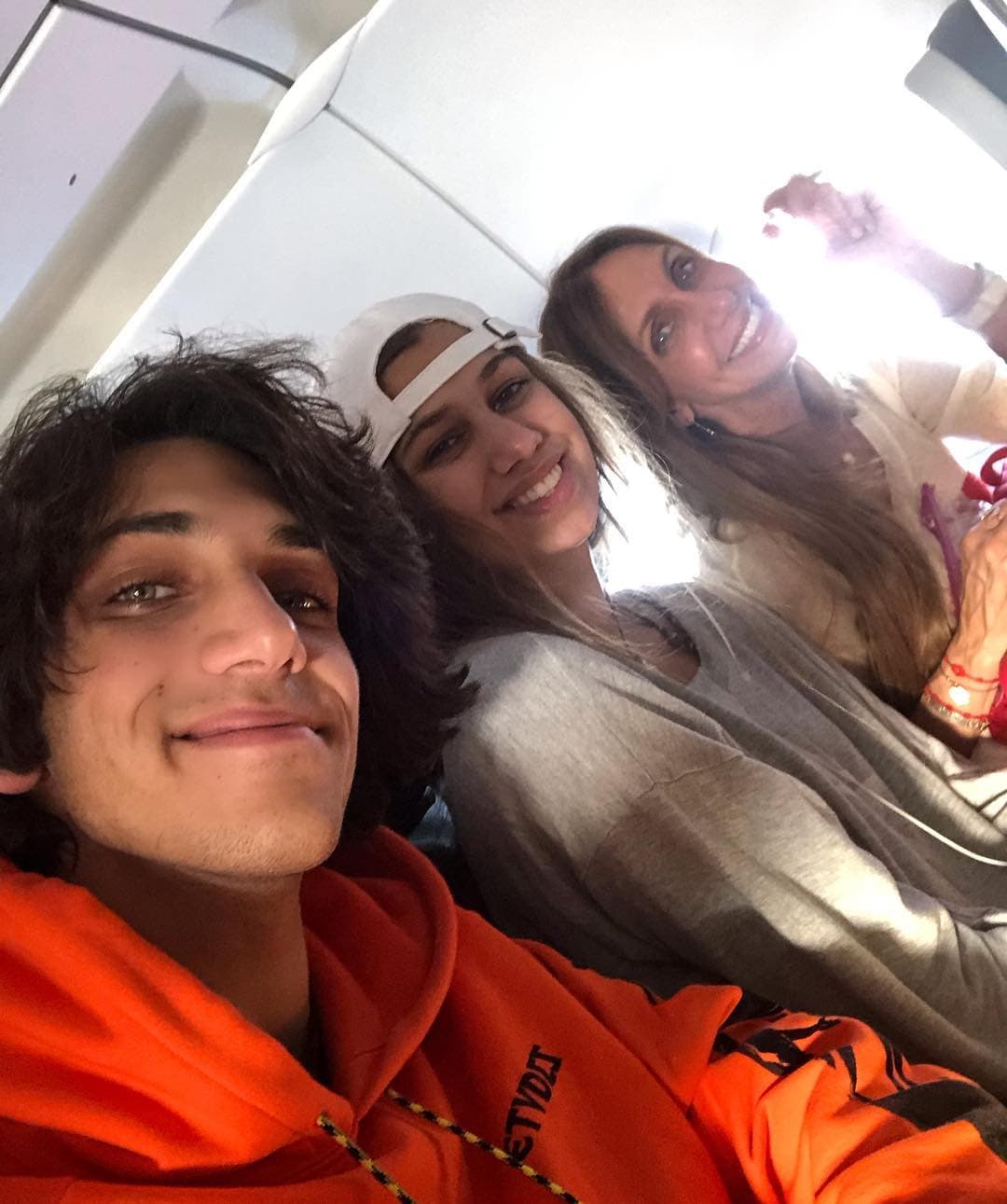 La Flaca en repetidas ocasiones ha manifestado sentirse orgullosa de sus dos hijos, Lina y Lorenzo, a quienes como cualquier otra madre, los sigue viendo como sus dos pequeños.