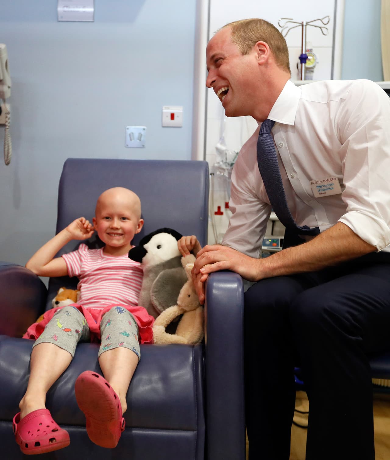 LONDON, UNITED KINGDOM - MAY 16: Prince William, Duke of Cambridge talks with patient Daisy Wood, 6, during a visit to the Royal Marsden hospital on May 16, 2017 in Sutton, England. The Duke of Cambridge, President of the Royal Marsden NHS Foundation Trust, visited the hospital's facilities in Sutton. During the visit, which marks 10 years since His Royal Highness became President of the centre, The Duke accompanied staff as they went about their daily activities in treating and caring for patients. (Photo by Kirsty Wigglesworth - WPA Pool/Getty Images)
