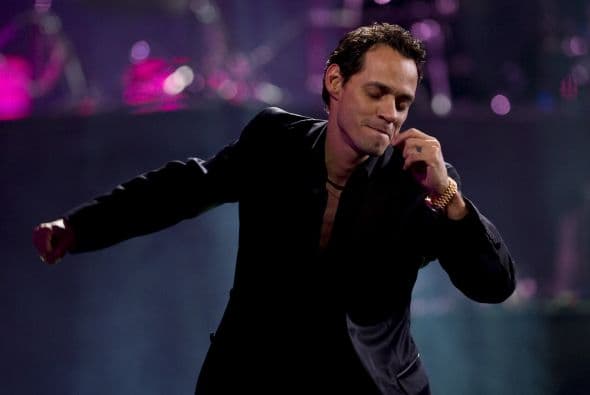 El nombre real de este exitoso cantante es Marco Antonio Muñiz Rivera.