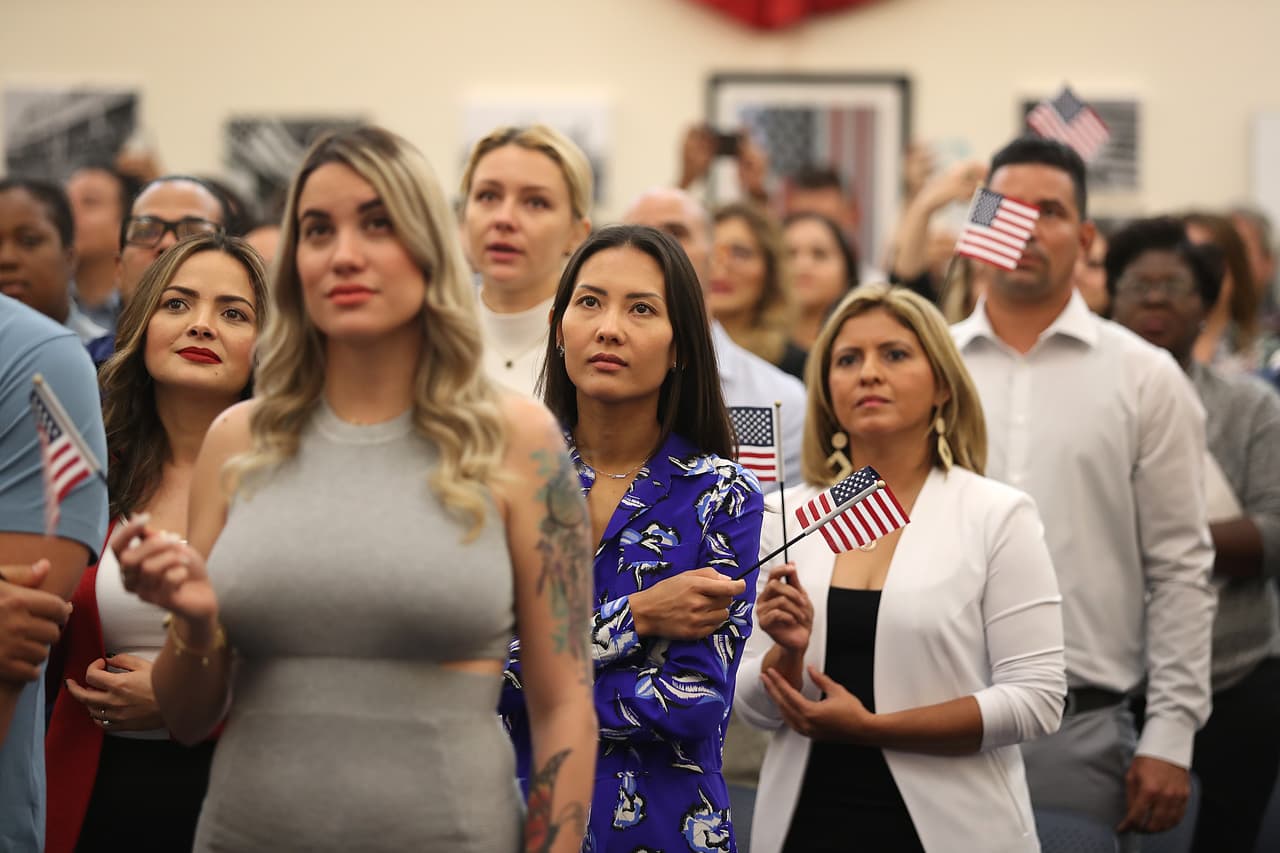 USCIS informó que notificará por correo postal a las personas con citas en esos días acerca del cambio. Así mismo, señalaron que tanto su sitio web como su Centro de Contacto permanecerán disponibles para obtener información y actualizaciones en el estatus de casos.
<br>