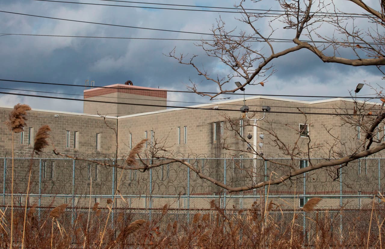 Centros penitenciarios y oficinas estatales.