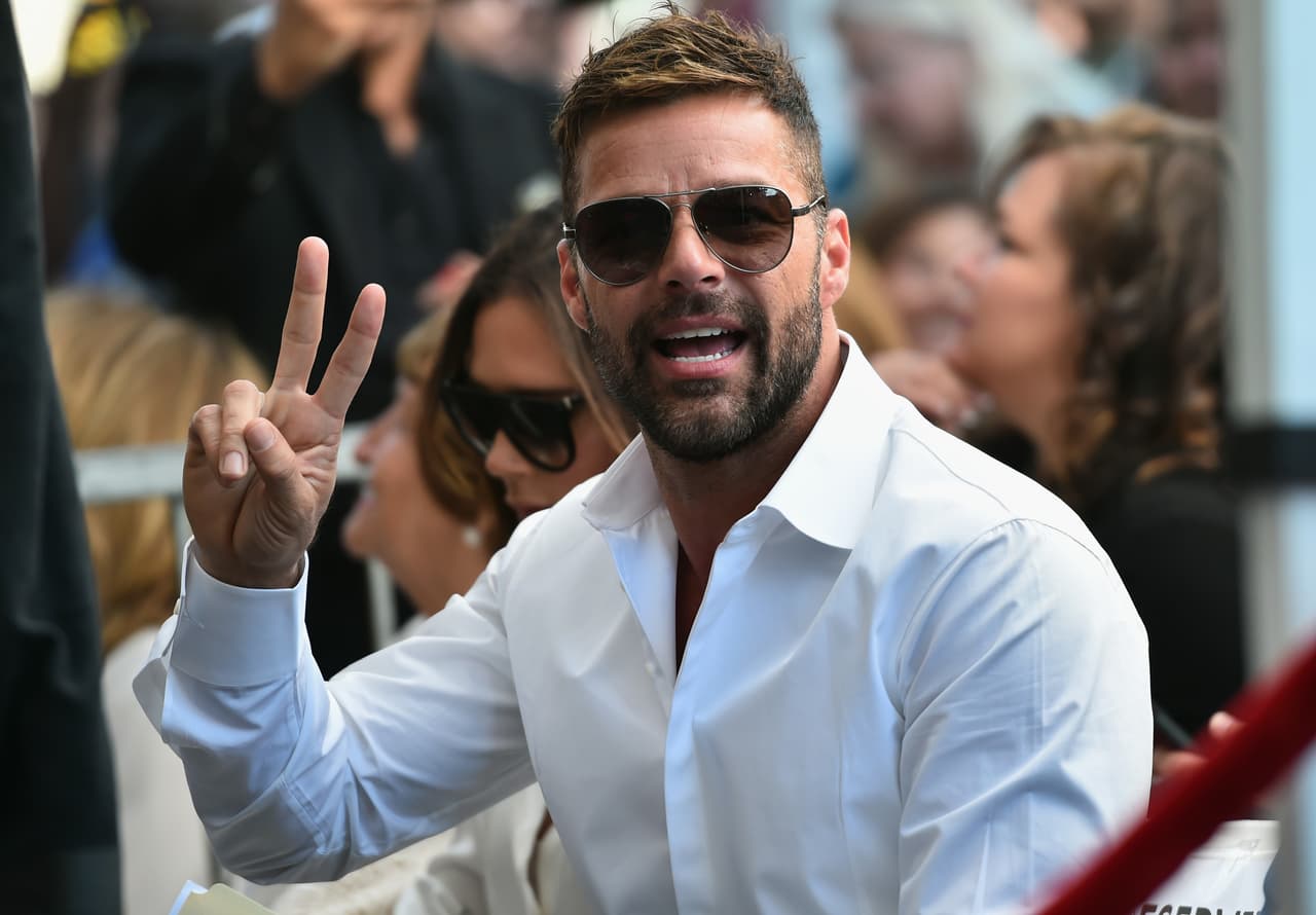 Ricky Martin, que recibió su estrella en el paseo de la fama de Hollywood en el 2007, estuvo como pez en el agua en el evento, sentado al lado de Victoria Beckham.
