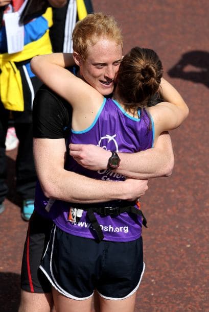 Si estás a punto de pedirle matrimonio o quieres sorprenderla ya tienes algunas ideas que puedes imitar, aunque lo mejor será que elijas lo más significativo para ambos.