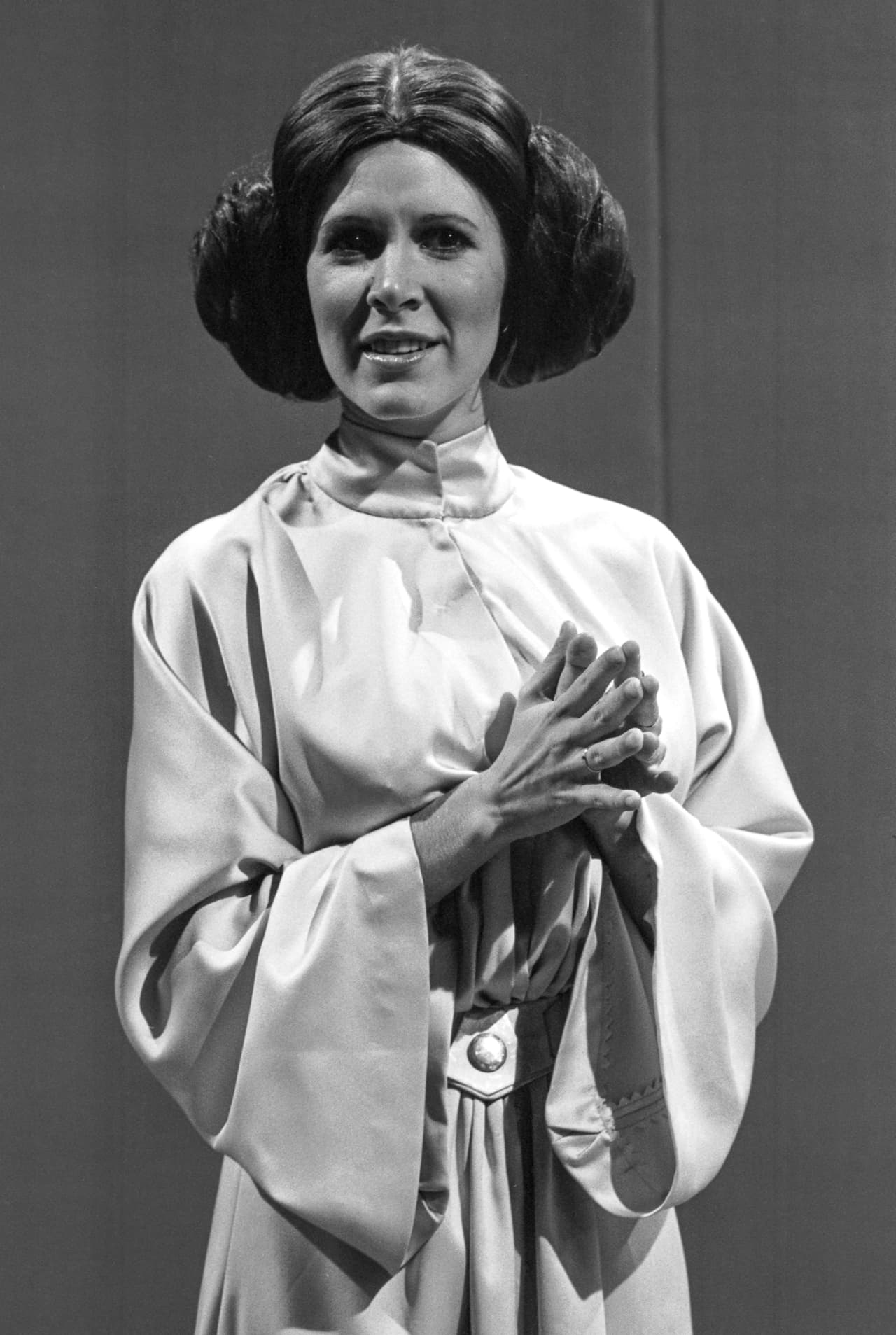 El estreno de 'Star Wars' sería en Navidad de 1976 pero se retrasó tanto que finalmente salió hasta inicios del verano del año siguiente. 
<a href="http://www.ign.com/articles/2002/11/11/an-interview-with-gary-kurtz?page=1">Abrió en tan sólo 32 cines</a> - una cantidad muy baja comparada con los estrenos masivos de hoy en día.