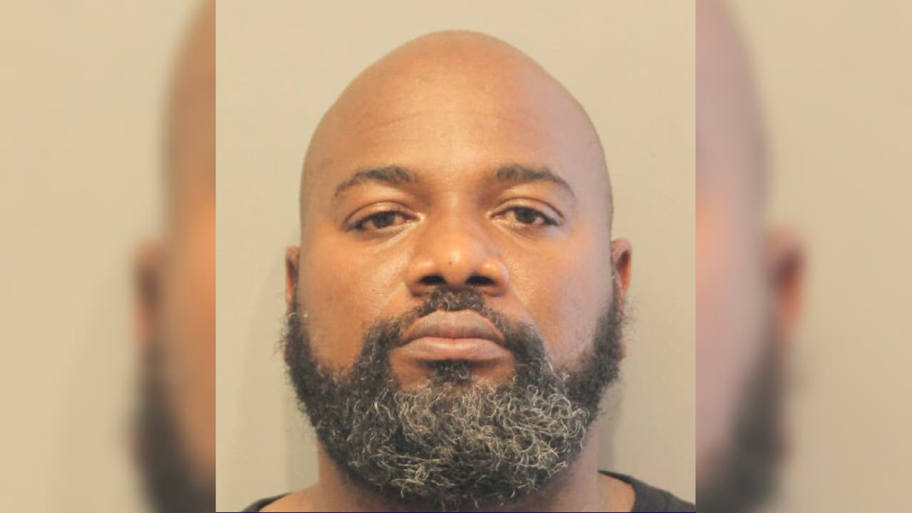 Kenrick Brown, 46 años, fue arrestado en las calles del precinto 4 bajo cargos de conducir en estado de ebriedad.