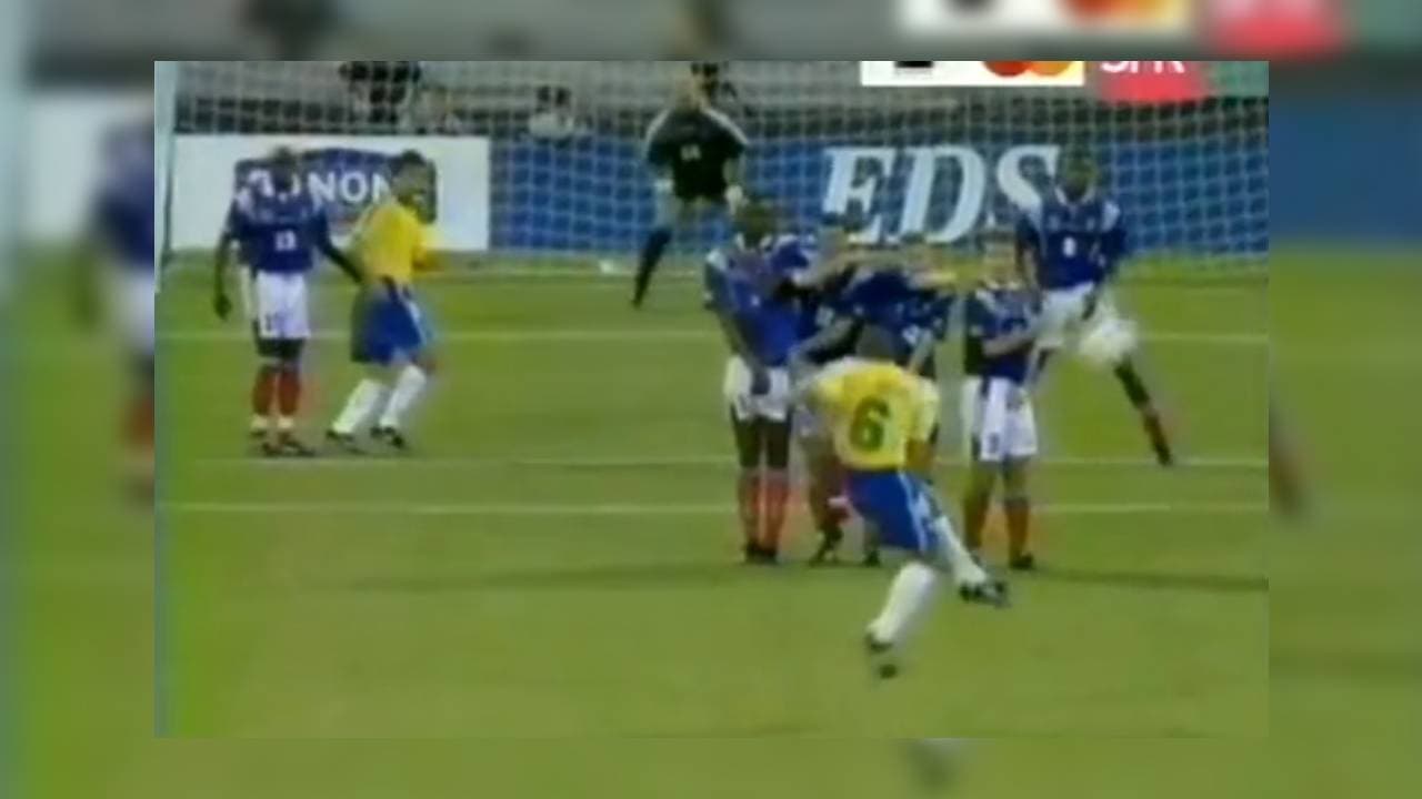 Después de recrear el gol en con máquinas y balones bajo el agua, guardando las proporciones de densidad, descubrieron que el balón realiza una trayectoria en forma de espiral, por lo que la distancia jugó un papel fundamental.