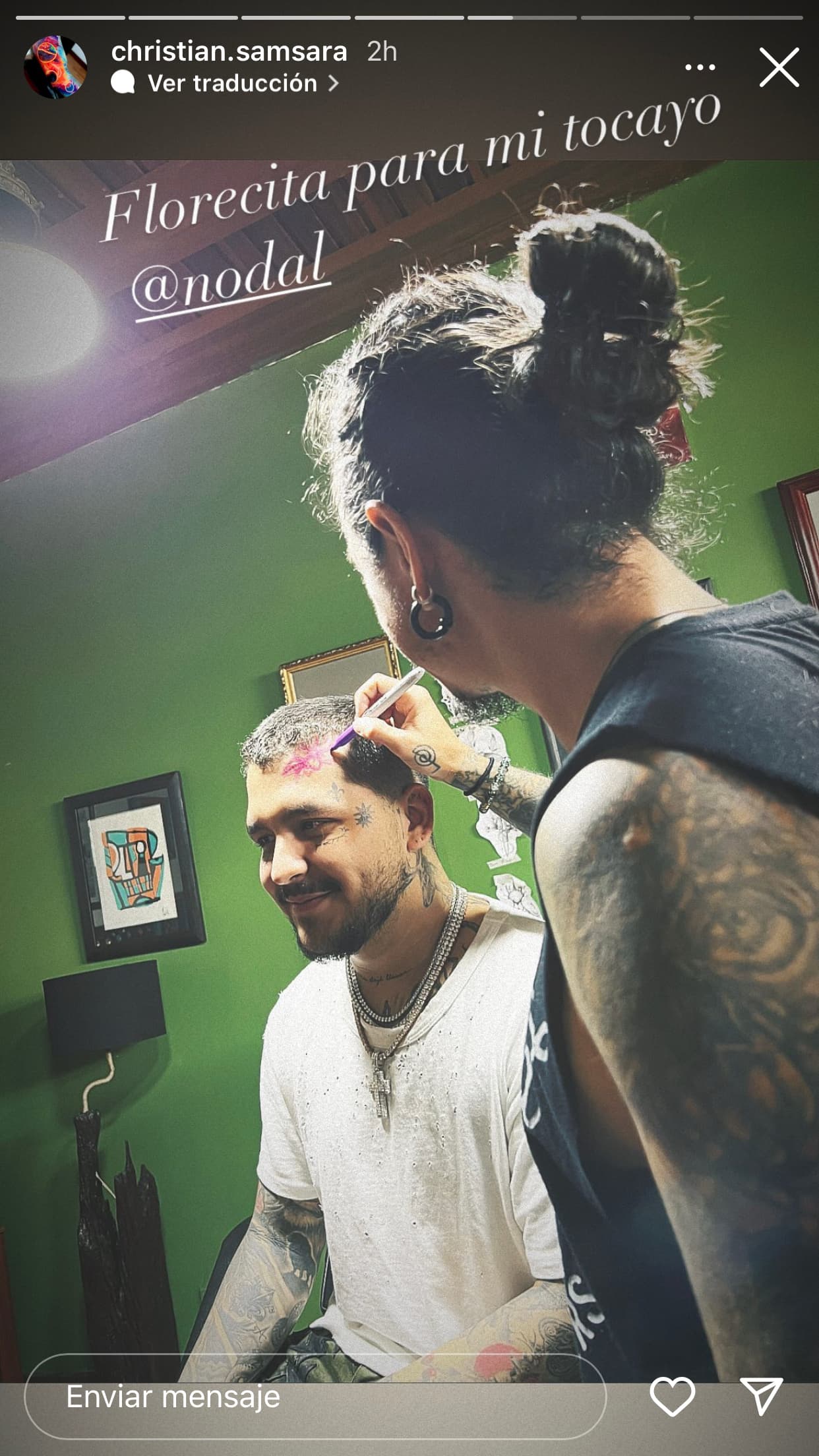 De la mano de Christian Samsara, tomaron cartas en el asunto para reestructurar el tatuaje en la frente. 
<br>