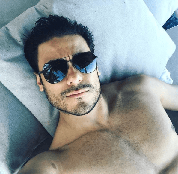 Él es originario de Huamantla, Tlaxcala, México, donde nació un 15 de marzo de 1986.