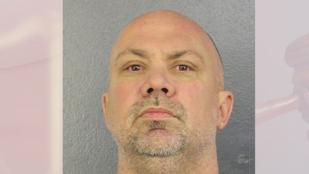 Lo arrestan por enviar 10,000 mensajes de texto con contenido sexual e intimidante a una mujer en 12 días 