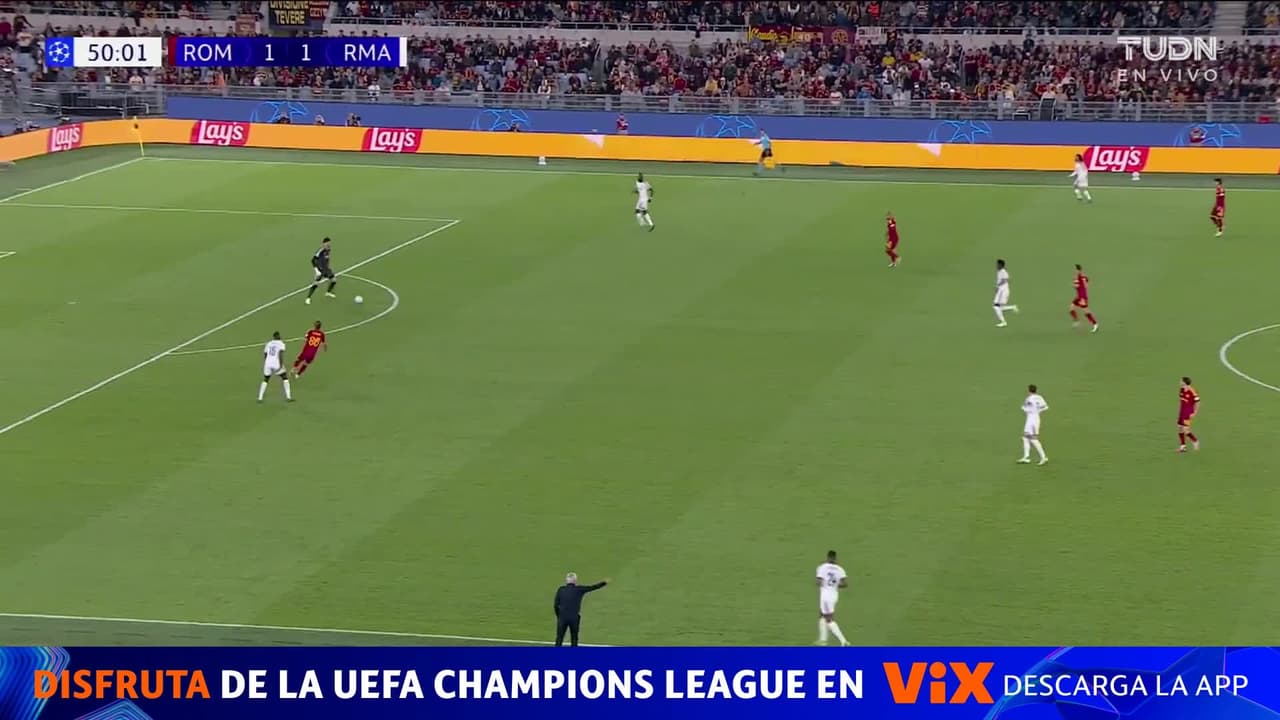 ¡Vinícius Júnior regala un gol a la Roma vs. Real Madrid en Champions League!