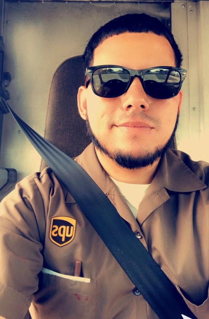 Su padrastro Joe Merino, dijo que el joven de 27 años tenía 6 años trabajando de noche en UPS y había sido entrenado recientemente como conductor.