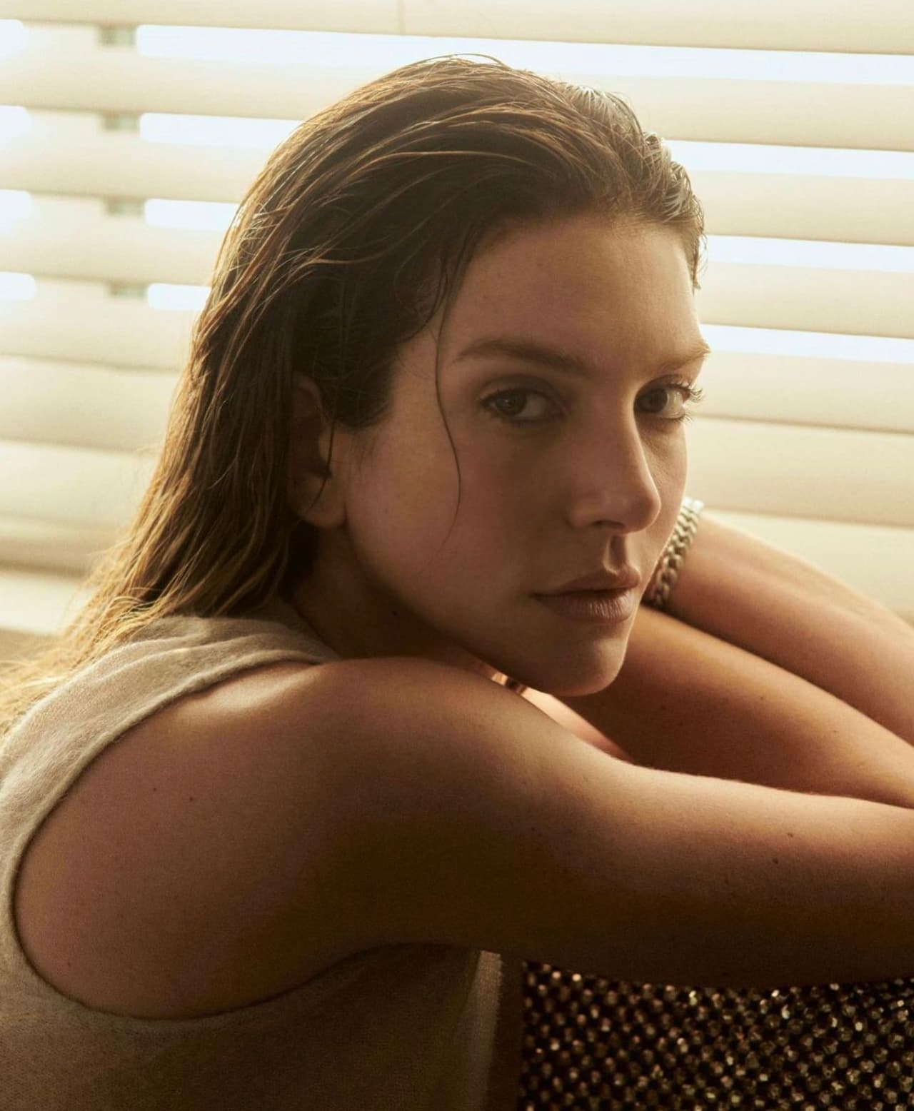 <h2 class="cms-H2-H2"><b>VALENTINA FERRER</b></h2>
<br>
<br>Aunque la modelo y presentadora de televisión ya ha pisado la alfombra de Premios Juventud en compañía de su pareja, J Balvin, en esta ocasión llega como nominada en la categoría 
<b>Mi Favorite ‘Trendsetter’</b>.