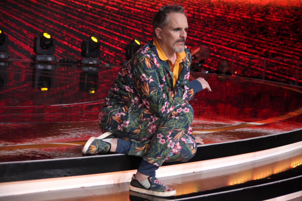 "Tienen que juntarse y hacer muchas cosas creativas", comentó emocionado Miguel Bosé a Mateo, quien respondió con un "sí".