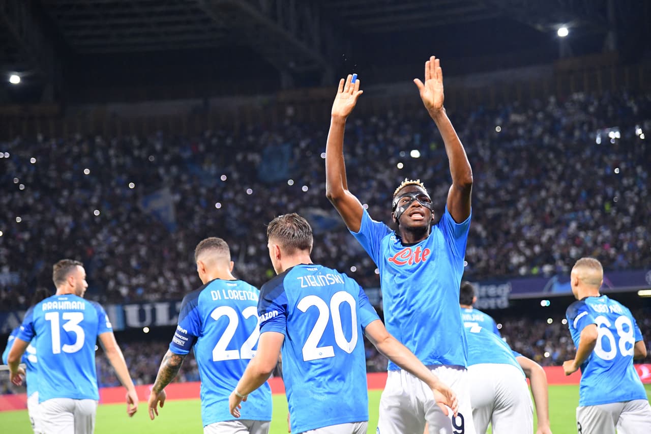 Napoli venció al Liverpool por 4-1 con un doblete de Piotr Zienlinski, así como los tantos de Anguissa y Giovanni Simeone. Hirving Lozano ingresó e la segunda parte, pero no pudo anotar.
