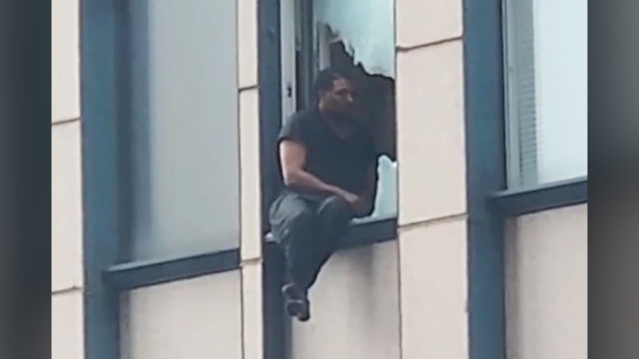 Detienen a estafador que amenazaba con saltar de un rascacielos en Nueva York