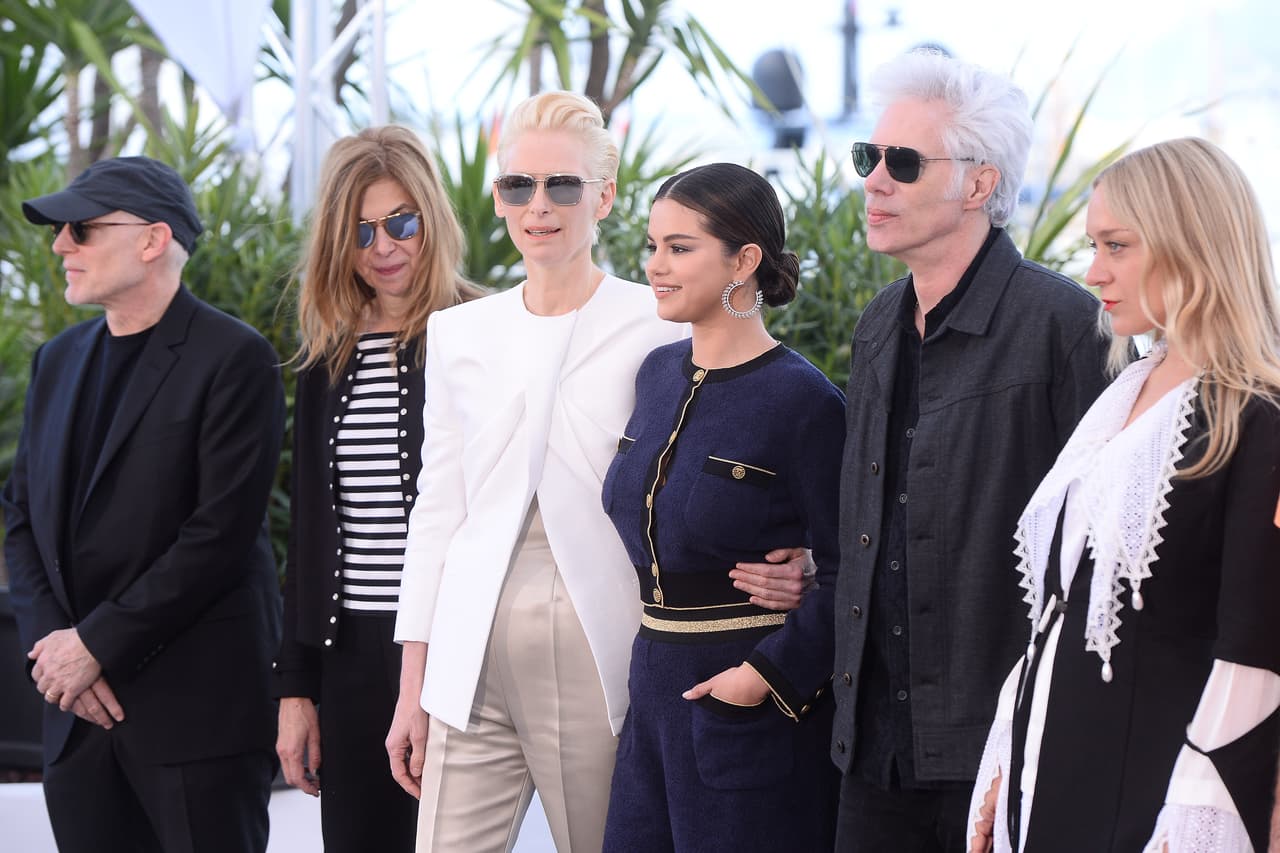 La cinta por la que la joven se encuentra en Cannes es 
<b>dirigida por Jim Jarmusch</b> y en ella también participan Bill Murray, Tilda Swinton, Chloe Sevigny y Adam Driver.