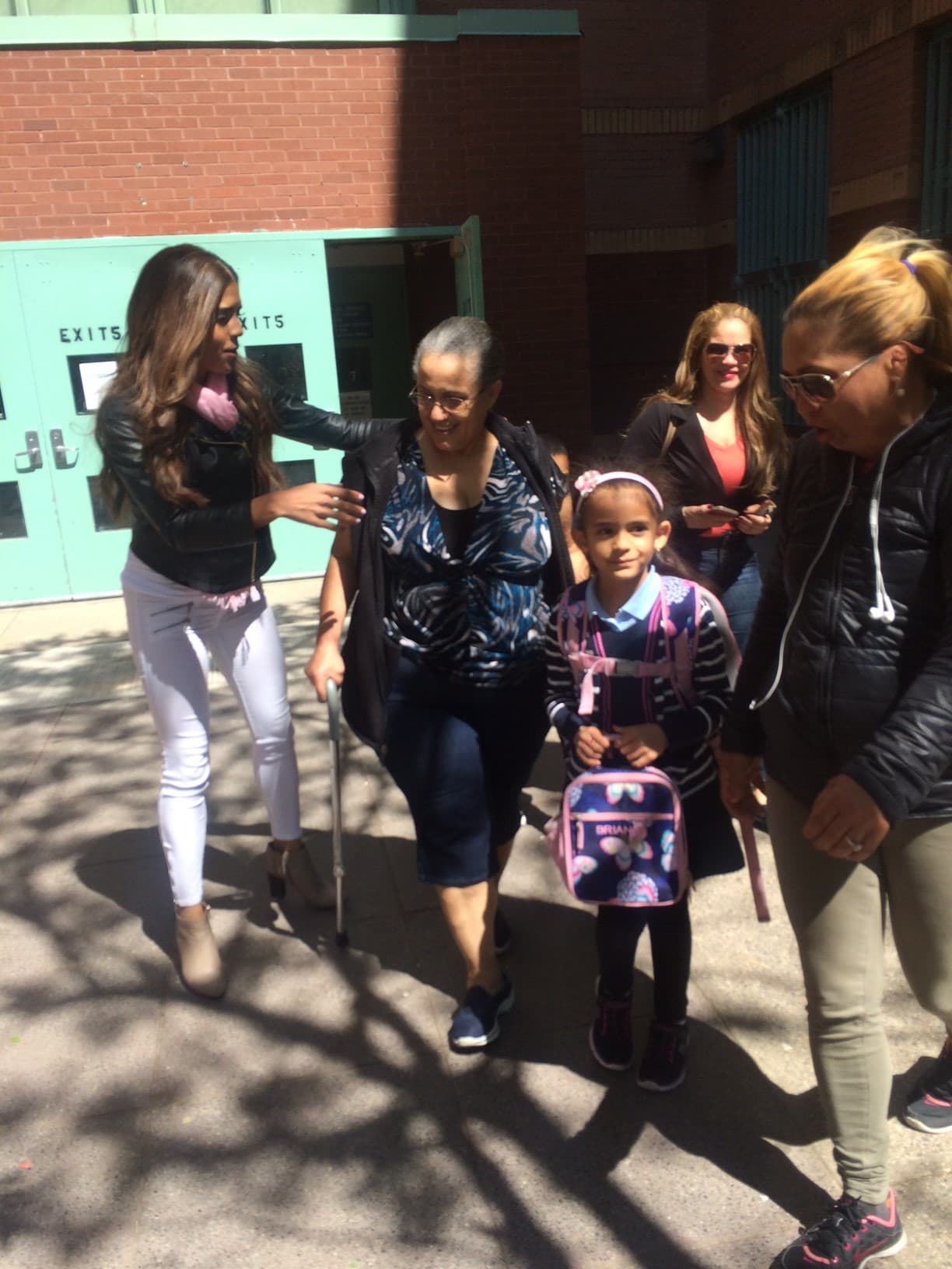 La noticia de que Francisca estaba ahí se corrió como pólvora.