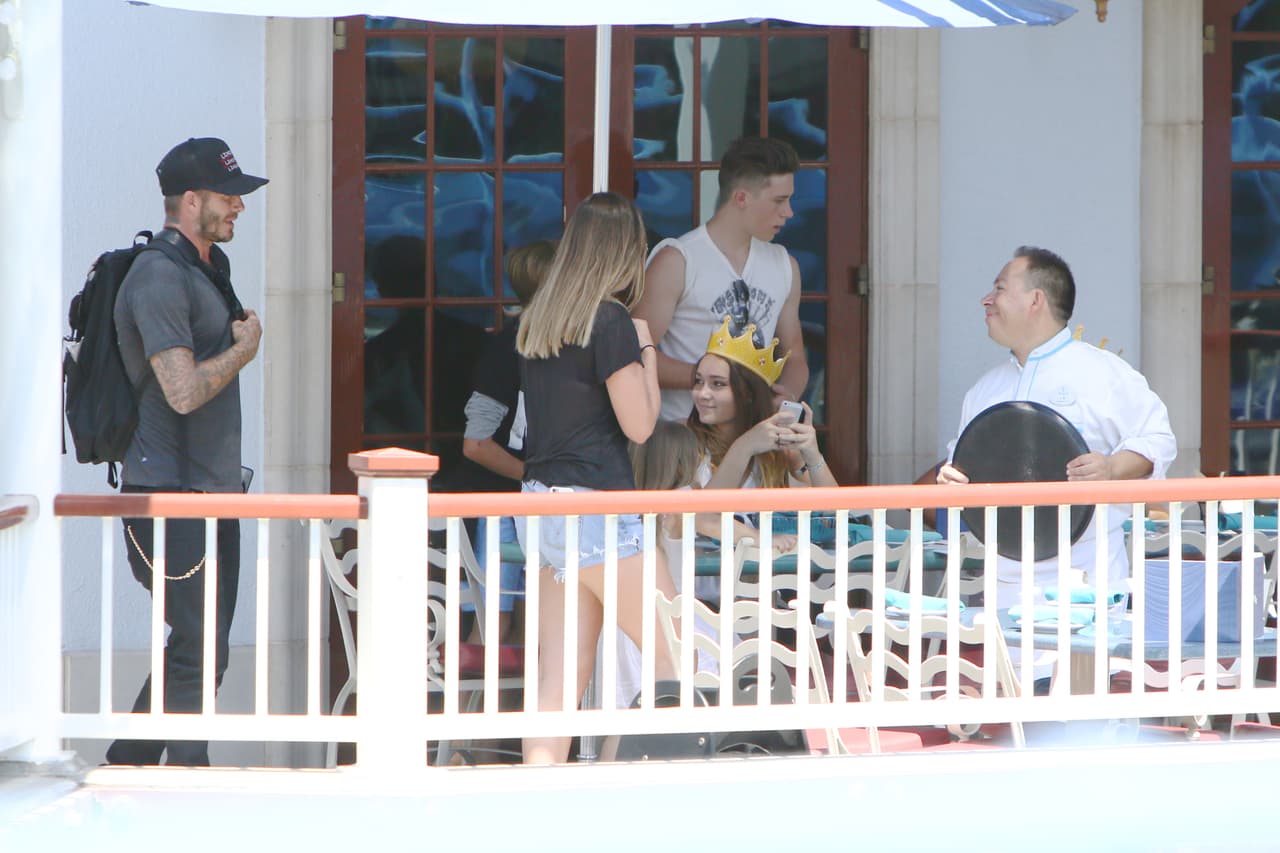 Brooklyn fue el primero en hacer su pedido, ¡tenía mucha hambre!