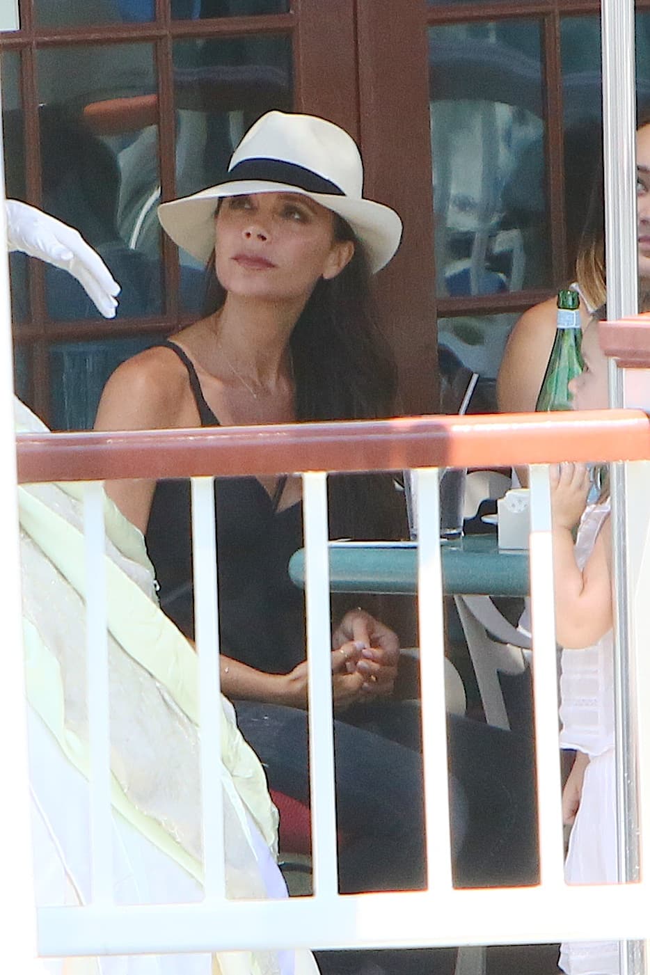 Victoria no podía dejar de mirarla.