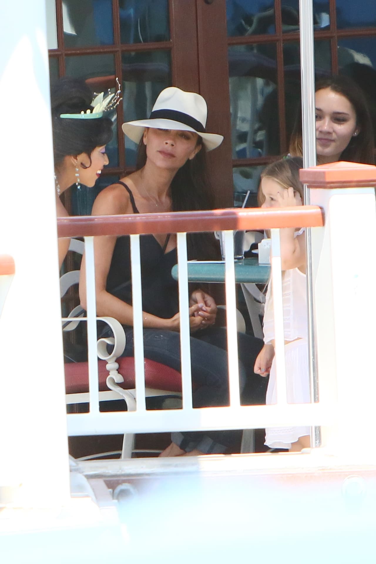 Una princesa llegó a visitarlos hasta su mesa.