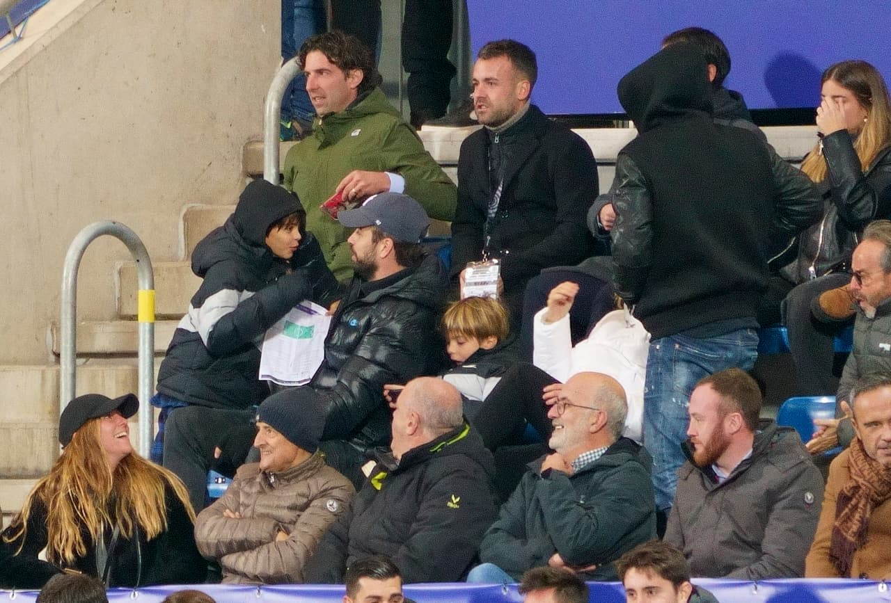 Según el acuerdo al que llegó con la madre de sus hijos, él 
<b><a href="https://www.univision.com/famosos/shakira-pique-acuerdo-custodia-hijos-ratifican-juzgado" target="_blank">podrá viajar a Miami para pasar 10 días al mes</a></b> con los niños. 
<br>