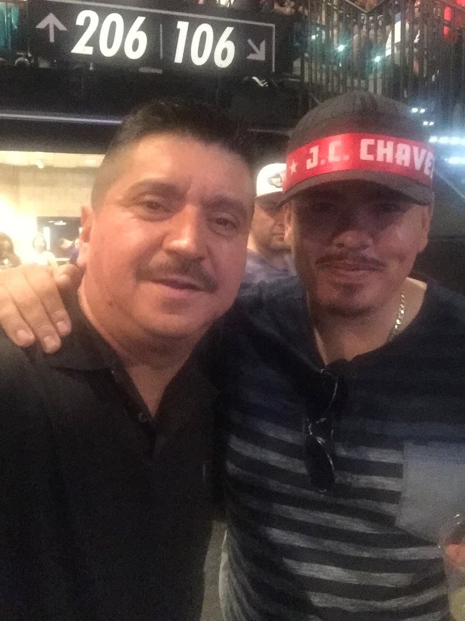 Con otro de sus amigos, el vocalista de Los Bukanas de Culiacán, Edgar Quintero, luego de la pelea entre Julio César Chavez Jr. y 'El Canelo', días después compuso el tema 'La borrachera de Chávez Jr.'.