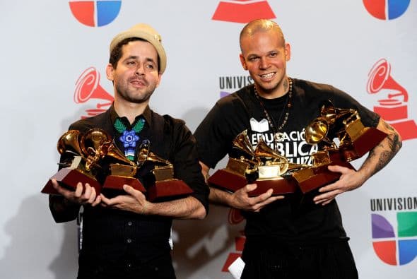 7. Calle 13 han sido los únicos en haber ganado la mayor cantidad de GRAMMY ¡en una sola noche! Durante la edición de 2011 se llevaron nada más y nada menos que nueve trofeos.