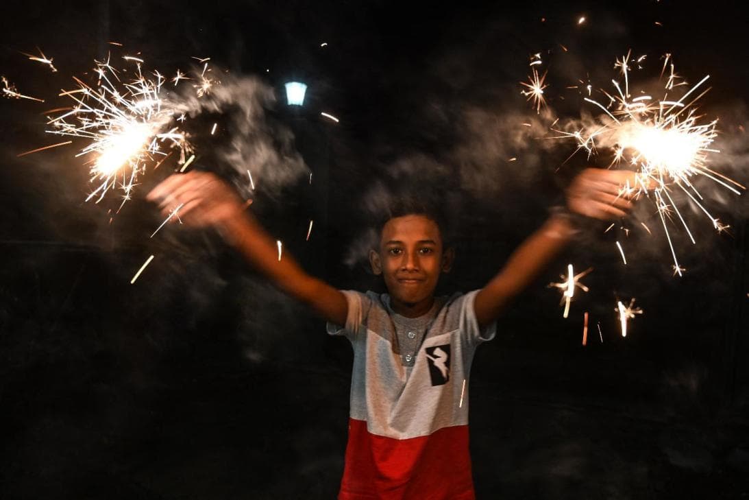 <b>Quema fuegos artificiales</b>. Pero si piensas hacerlos, recuerda que tienes restricciones. Encuentra más información, 
<b><a href="https://www.univision.com/local/philadelphia-wuvp/reglas-uso-fuegos-artificiales-filadelfia-fotos" target="_blank">aquí</a></b>.