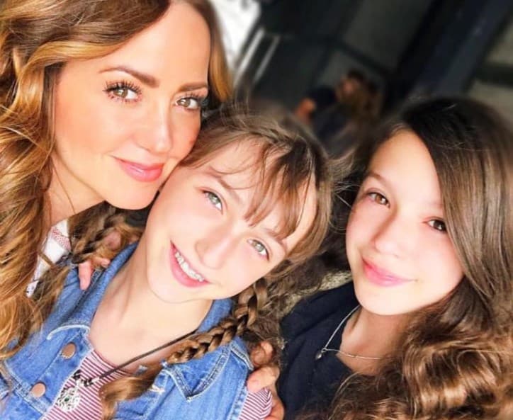 Al momento del robo ni Andrea ni su familia se encontraban en el domicilio, por lo que la conductora se dio cuenta del ilícito hasta que volvieron a casa y hallaron desorden y la puerta abierta.