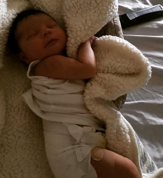 A Baby Joshua no hay quién le quite su cobija. (Febrero 7, 2016)