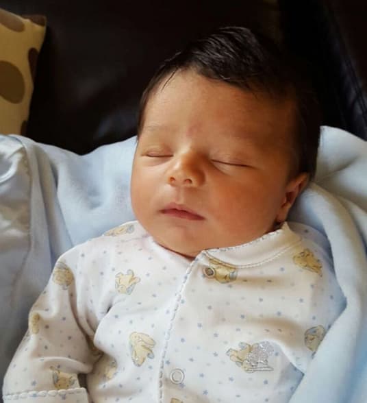 Baby Joshua cumple una semana de nacido estrenando peinado. (Febrero 6, 2016)