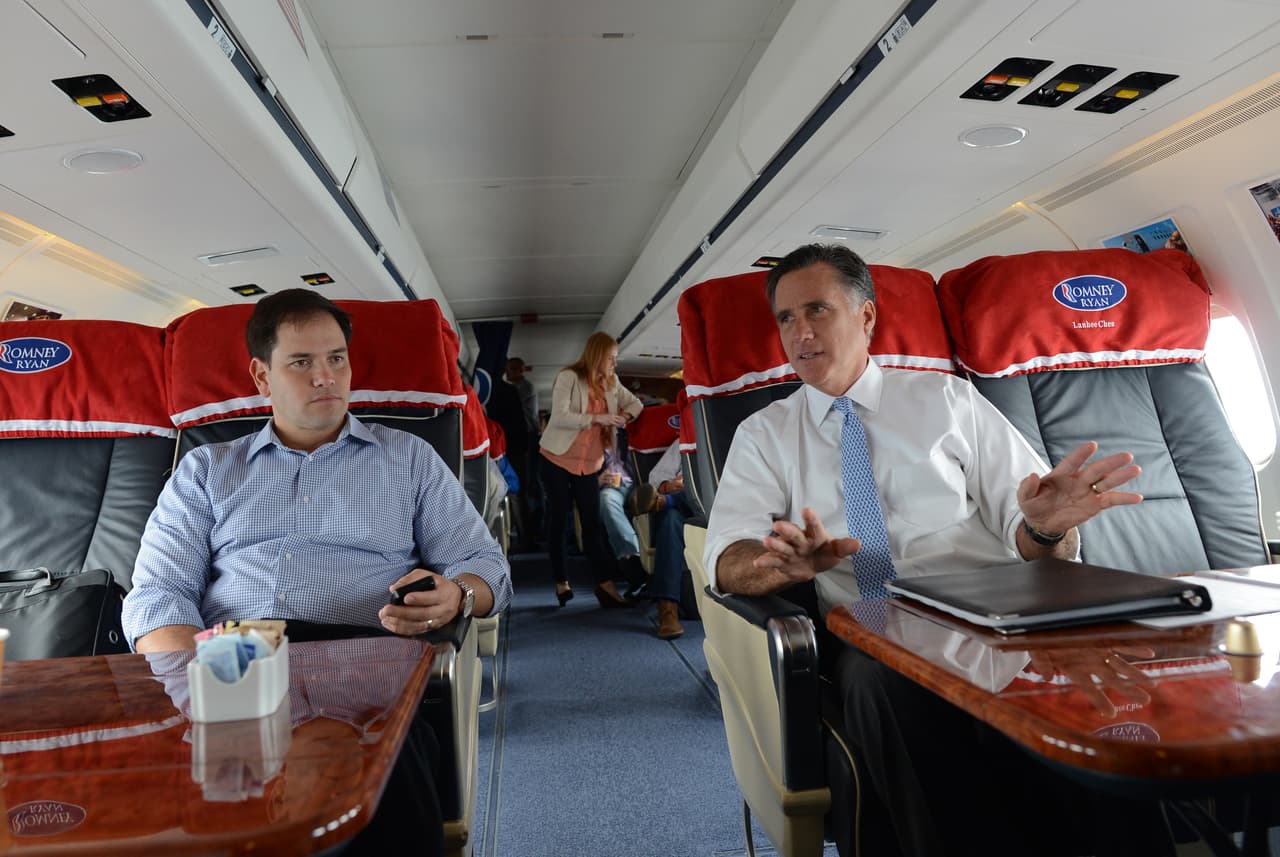 Mitt Romney estudia apoyar a Marco Rubio