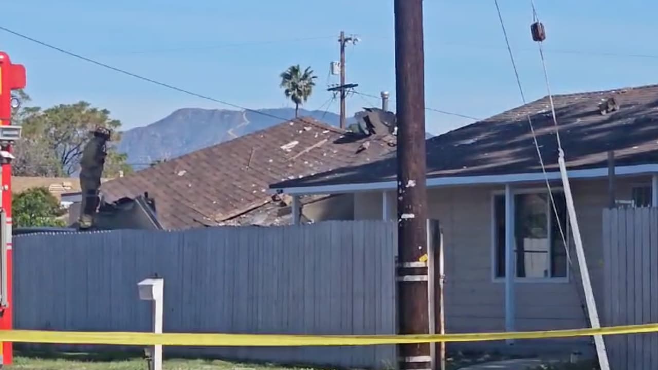 Explosión en Pacoima deja a un hombre en estado crítico y destruye parcialmente una vivienda