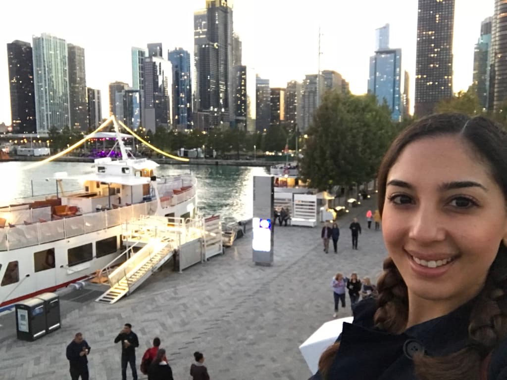 Estaba cayendo la noche y fue espectacular ver cómo los edificios prendían.