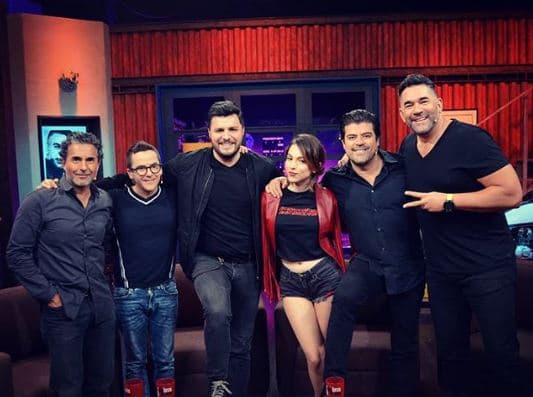 Durante la emisión de dicho programa transmitido el pasado 7 de abril, realizaron una dinámica donde a los conductores se les cuestionó si accederían a 
<a href="https://www.youtube.com/watch?v=Lm1o1u9MG_o" target="_blank">tener un trío con su actual pareja. </a>