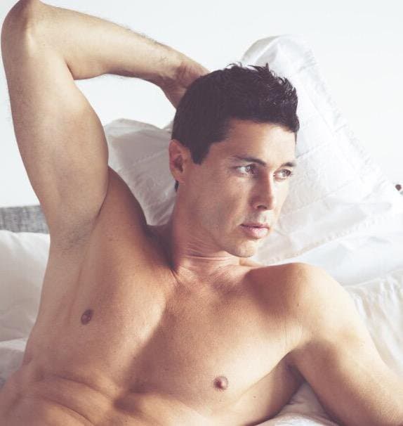 Además, adora estar con su esposa y su hija. Como ves Mauricio Aspe es todo un amor.