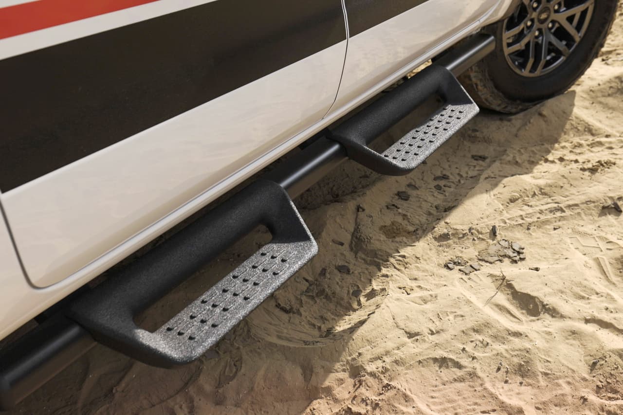 Para compensar su incremento en altura, el paquete Tremor también incluye estribos con un diseño bastante atractivo que ayudan a la hora de entrar o salir de la cabina.