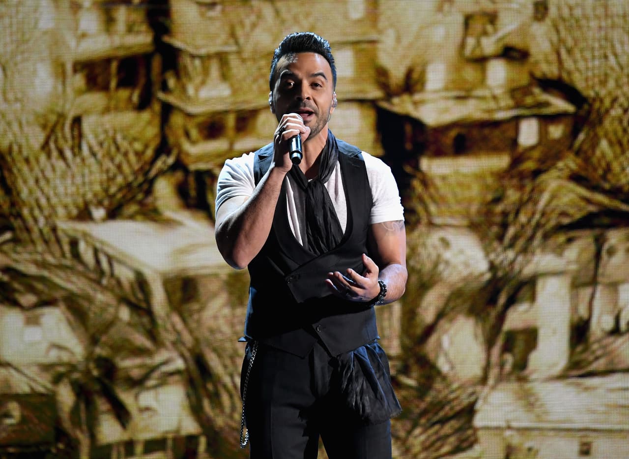 Luis Fonsi hizo historia con el lanzamiento de 'Despacito' en enero de 2017, pues no solo alcanzó los primeros lugares en varias listas de popularidad, sino que rompió récords con el éxito de su canción.