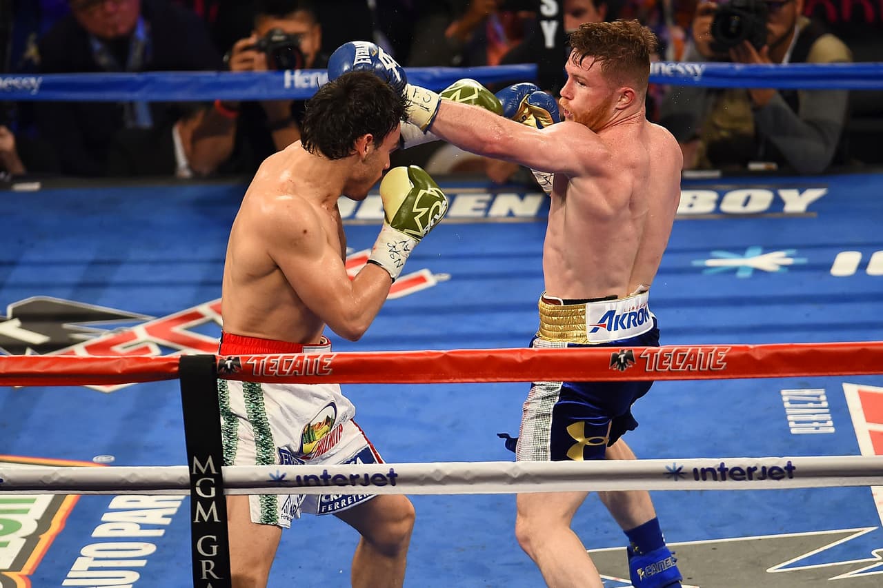 En toda la pelea el dominio fue abrumador. Chávez se refugiaba desconcertado en las cuerdas sin poder responder a los ataques de su oponente.