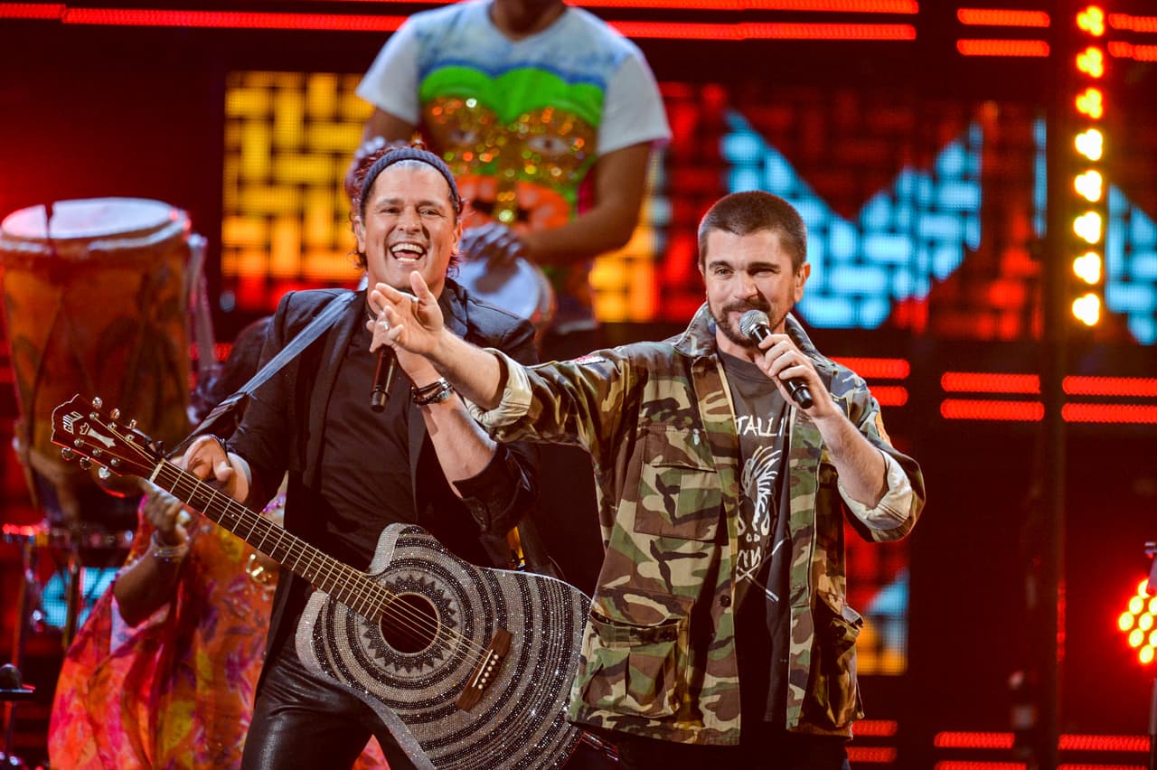 'La Gota Fría' fue la primer canción que sonó, y sobre la tarima apareció Juanes.