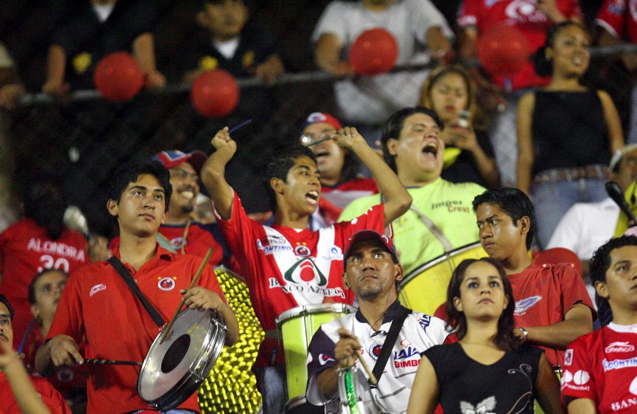 SOCCER/FUTBOL TORNEO CLAUSURA 2008 WEEK 12 /SEMANA 12 VERACRUZ VS AMERICA MEXSPORT DIGITAL IMAGE 29 March 2008: Action photo of Veracruz fans, during week 12 game of the Torneo de Clausura 2008./Foto de accion de los aficionados del Veracruz , durante juego de la semana 12 del Torneo de Clausura 2008. MEXSPORT/SAUL RAMIREZ