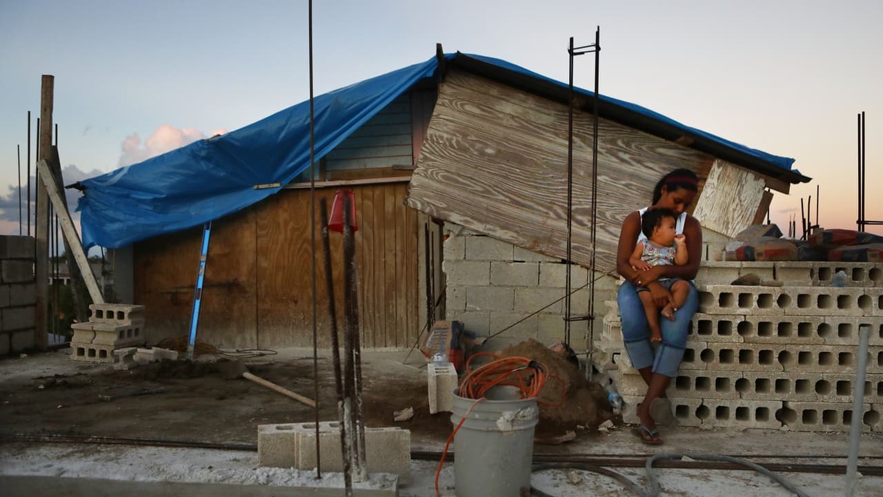 Trump niega que 3,000 personas murieran en Puerto Rico por María y dice, sin pruebas, que es un invento de los demócratas "para hacerme lucir mal"