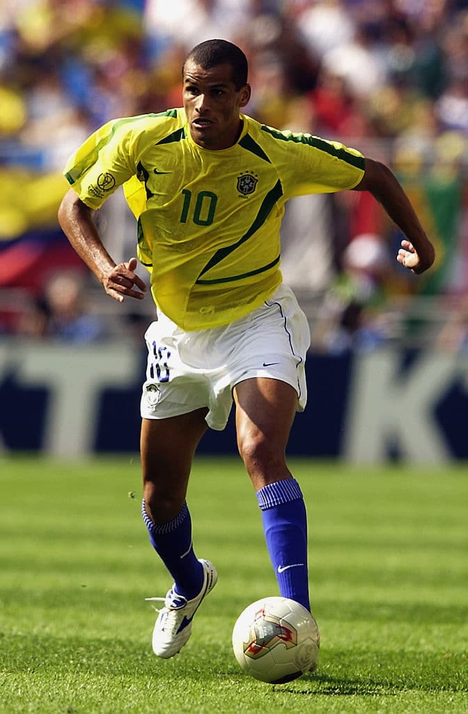 Uno de sus ídolos del futbol es el brasileño Rivaldo.